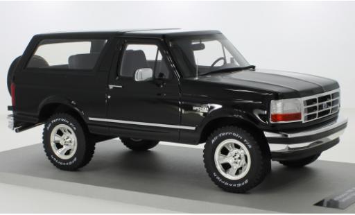Modelauto Ford Bronco Wagon zwart 1992 1/18 Lucky Step Models
