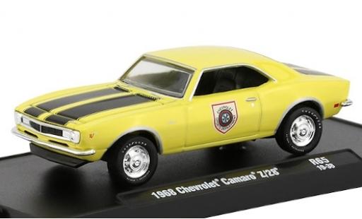 Modelauto Chevrolet Camaro Z28 Z/28 geel/mat-zwart Sports Department 1969 1/64 M2 Machines