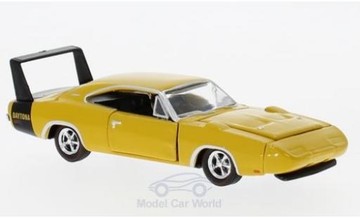Modelauto Dodge Charger Daytona 440 geel 1969 1/64 M2 Machines