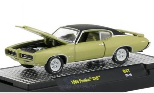 Modelauto Pontiac GTO 1969 metallic groen/mat-zwart 1/64 M2 Machines