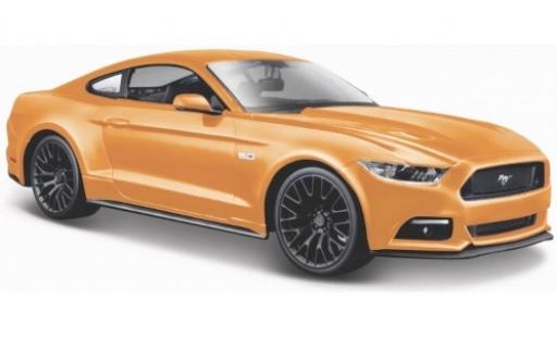 Modelauto Ford Mustang GT metallic oranje 2015 1/18 Maisto