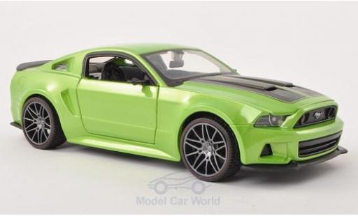 Modelauto Ford Mustang Street Racer metallic groen/mat-zwart 2014 1/24 Maisto