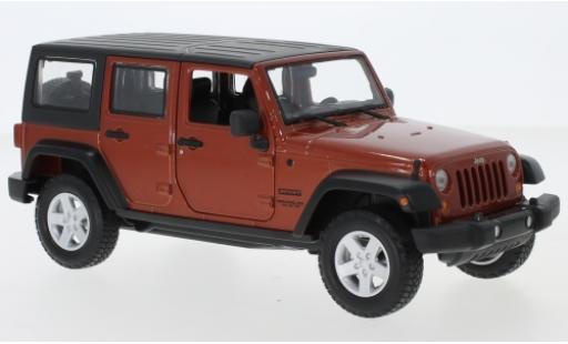 Modelauto Jeep Wrangler Limited metallic oranje 2015 1/24 Maisto