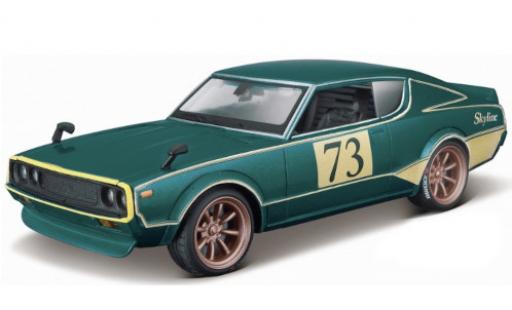 Modelauto Nissan Skyline 2000 GTR (KPGC110) Tokyo Mod metallic groen/Dekor 1973 1/24 Maisto