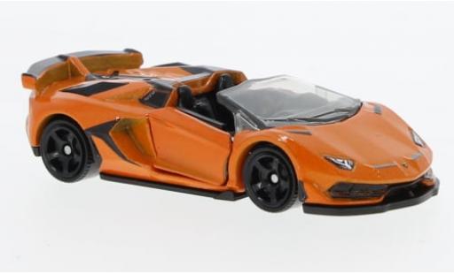 Modelauto Lamborghini Aventador SVJ Roadster metallic oranje 2019 1/64 Matchbox