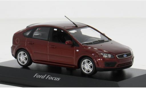 Modelauto Ford Focus Berline MK II metallic rood 2004 1/43 Maxichamps