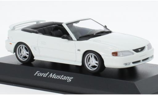 Modelauto Ford Mustang Cabriolet wit 1994 1/43 Maxichamps