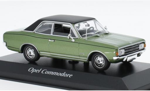 Modelauto Opel Commodore A metallic groen/zwart 1970 1/43 Maxichamps