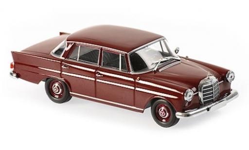 Modelauto Mercedes 190 Base (W110) rood 1961 1/43 Maxichamps
