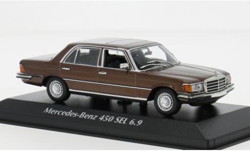 Modelauto Mercedes 450 Base SEL (W116) metallic bruin 1972 1/43 Maxichamps