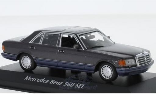 Modelauto Mercedes 560 Base SEL (V126) metallic paars 1990 1/43 Maxichamps