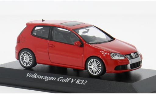 Modelauto Volkswagen Golf R32 V rood 2005 1/43 Maxichamps