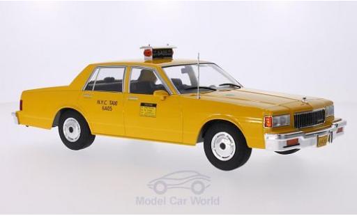 Modelauto Chevrolet Caprice Classic Sedan geel NYC Taxi 1985 T&Atilde;&frac14;ren en Hauben gesloten 1/18 MCG