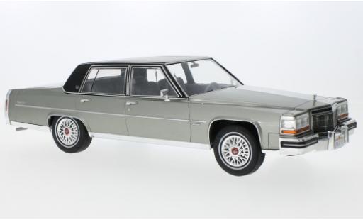 Modelauto Cadillac Fleetwood Brougham metallic grijs 1982 1/18 MCG
