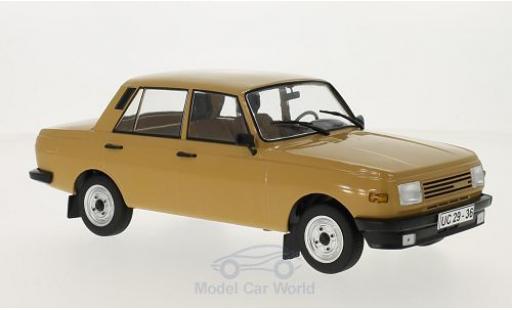 Modelauto Wartburg 353 Base bruin 1985 T&Atilde;&frac14;ren en Hauben gesloten 1/18 MCG