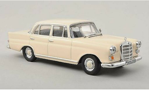 Mercedes 200 Base 1/43 WhiteBox D (W110) beige 1965 modelauto