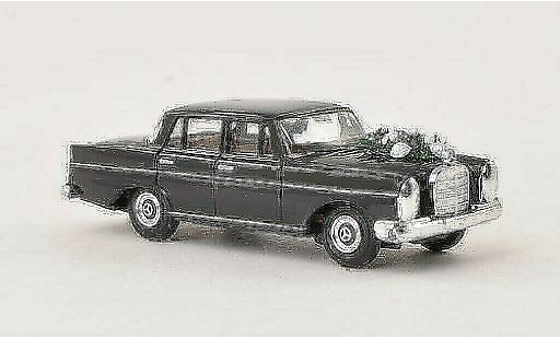 Mercedes 220 Base 1/87 Busch Hochzeit 1959 modelauto
