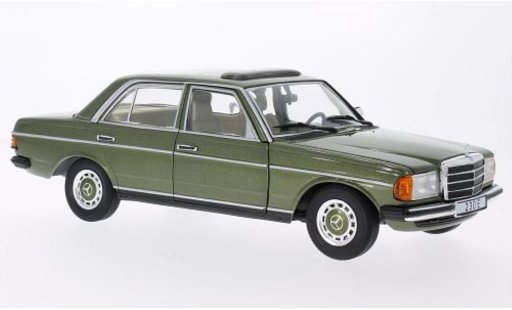 Mercedes 230 E 1/18 Revell (W123) groen modelauto