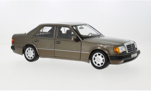 Modelauto Mercedes 500 Base E bruin 1990 1/18 Norev