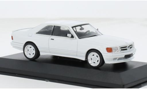 Modelauto Mercedes 560 Coupe SEC (C126) AMG Wide Body wit 1/43 Solido