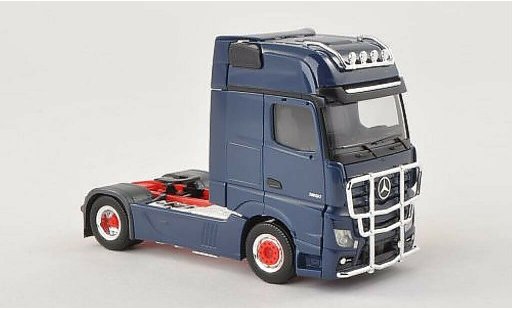 Mercedes Actros Gigaspace 1/87 Herpa 11 Giga ZM blauw met Lampenbugel en Rammschutz modelauto