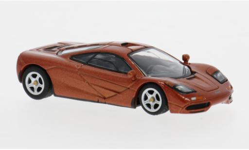 Modelauto McLaren F1 Base oranje 1/64 Mini GT