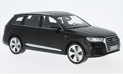 Modelauto Audi Q7 suv mat-zwart 2015 1/18 Minichamps