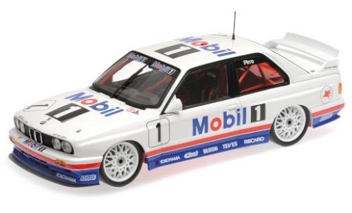 Modelauto Bmw M3 course (E30) No.1 M-Team Schnitzer Mobil 1 Macau Guia Race 1992 E.Pirro 1/18 Minichamps