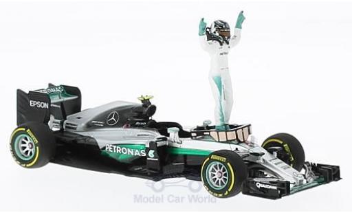 Modelauto Mercedes F1 2016 W07 Hybrid No.6 AMG Petronas Team formule 1 GP Abu Dhabi met Figur N.Rosberg 1/43 Minichamps