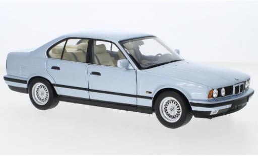 Modelauto Bmw 535 berline i (E34) metallic blauw 1988 1/18 Minichamps