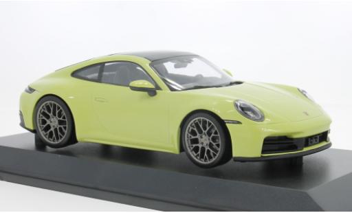 Modelauto Porsche 911 Carrera (992.2) Coupe geel 2024 1/18 Minichamps