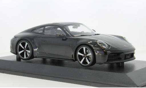 Modelauto Porsche 911 Carrera (992.2) Coupe zwart 2024 1/18 Minichamps