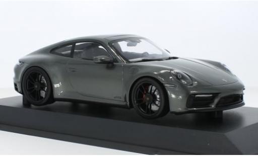 Modelauto Porsche 911 GTS Carrera 4 metallic groen 2020 1/18 Minichamps