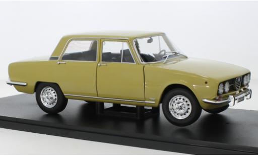 Modelauto Alfa Romeo 2000 berlina geel 1971 1/18 Mitica