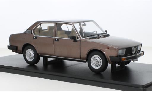 Modelauto Alfa Romeo Alfetta 2000 Berlina TD metallic bruin 1979 1/18 Mitica