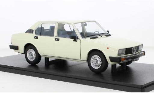 Modelauto Alfa Romeo Alfetta 2000 Berlina L beige 1978 1/18 Mitica
