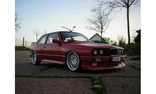 Bmw M3 coupe 1/18 Autoart E30 rood jantes bords larges modelauto