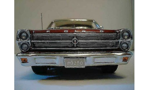 Ford Fairlane Berline 1/18 GMP 390 c.i. 4 speed street ember glow modelauto