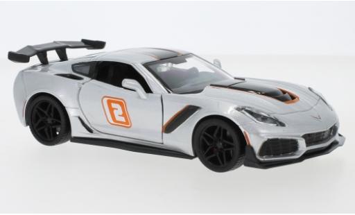Modelauto Chevrolet Corvette ZR1 C7 grijs/Dekor 2019 No.2 1/24 Motormax
