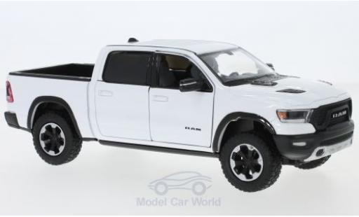 Modelauto Dodge RAM pickup 1500 Crew Cab Rebel wit 2019 1/24 Motormax