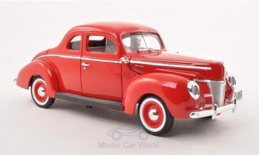 Modelauto Ford Deluxe Berline rood 1940 1/18 Motormax