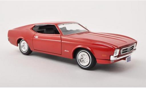 Modelauto Ford Mustang Fastback Sportsroof rood 1971 sans Vitrine 1/24 Motormax