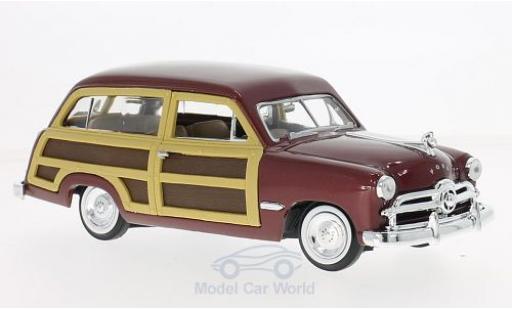Modelauto Ford Woody Woody Wagon metallic rood/Holzoptik 1949 1/24 Motormax