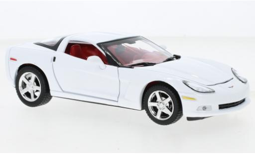 Modelauto Chevrolet Corvette Coupe (C6) wit 2005 1/24 Motormax