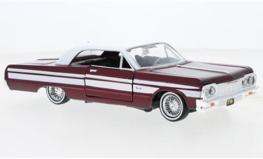 Modelauto Chevrolet Impala SS metallic rood/wit 1964 1/24 Motormax