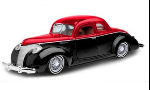 Modelauto Ford Custom Berline zwart/rood 1940 1/24 Motormax