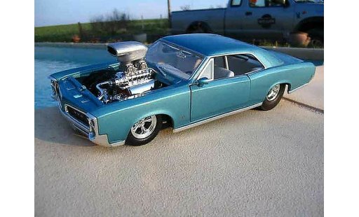 Pontiac GTO 1966 1/18 Hot Wheels moteur corvette drag modelauto