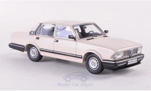 Modelauto Alfa Romeo Alfa 6 2.5i 2500i beige 1985 1/43 Neo