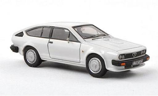 Modelauto Alfa Romeo Alfetta gtv V 6 wit 1983 1/87 Neo