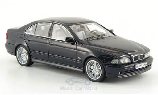 Modelauto Bmw 530 berline i (E39) metallic zwart 2002 1/43 Neo
